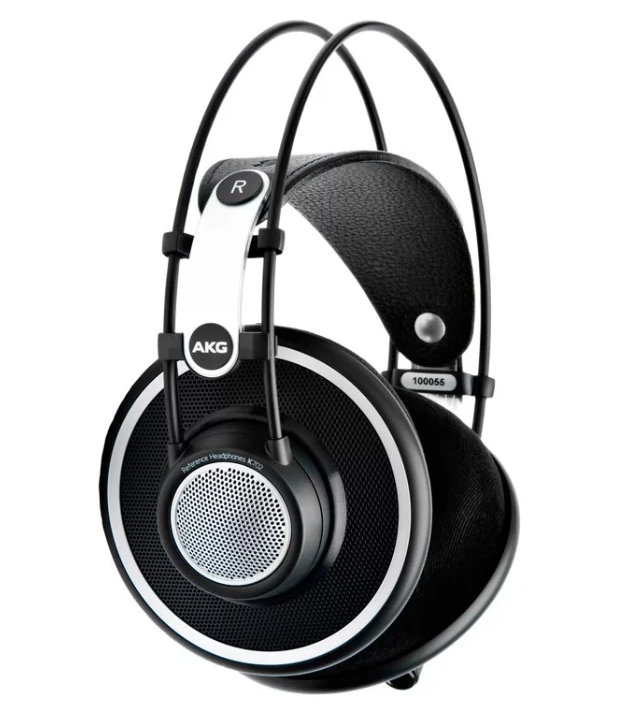 модел AKG K 702